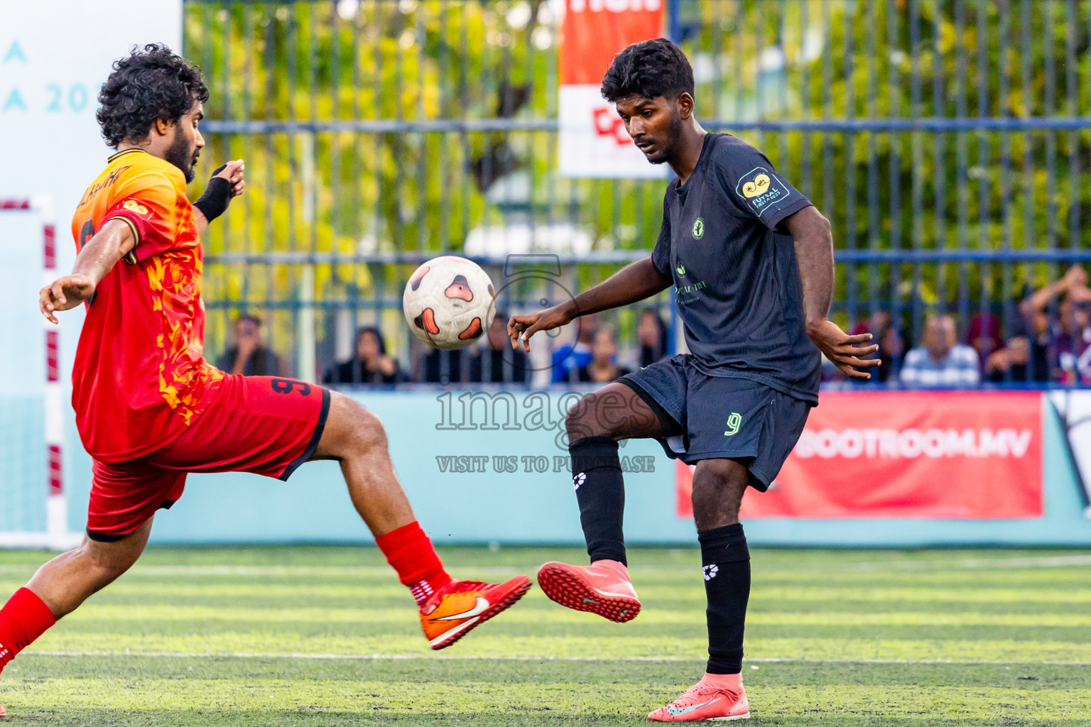 Thulhaadhoo vs Fehendhoo in Quater Finals of Better in Baa Futsal Fiesta 2025 Men's division held in B. Eydhafushi, Maldives on Thursday, 13th November 2025. Photos: Nausham Waheed / images.mv