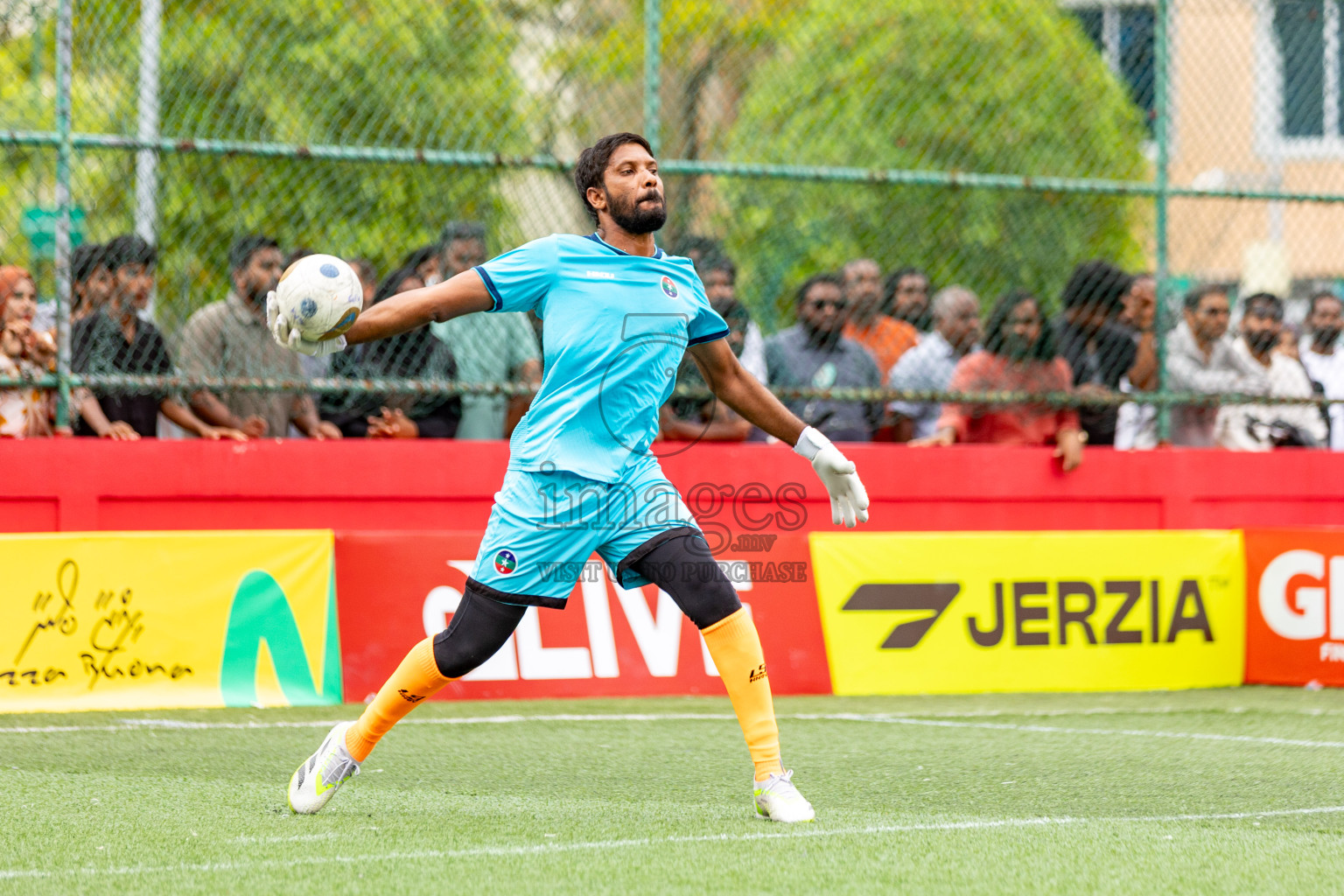 GDh Vaadhoo VS GDh Thinadhoo in Atoll Round Semi-Final on Day 20 of Golden Futsal Challenge 2025 was held on Friday, 24 January 2025, in Hulhumale', Maldives. 
Photos: Hassan Simah / images.mv