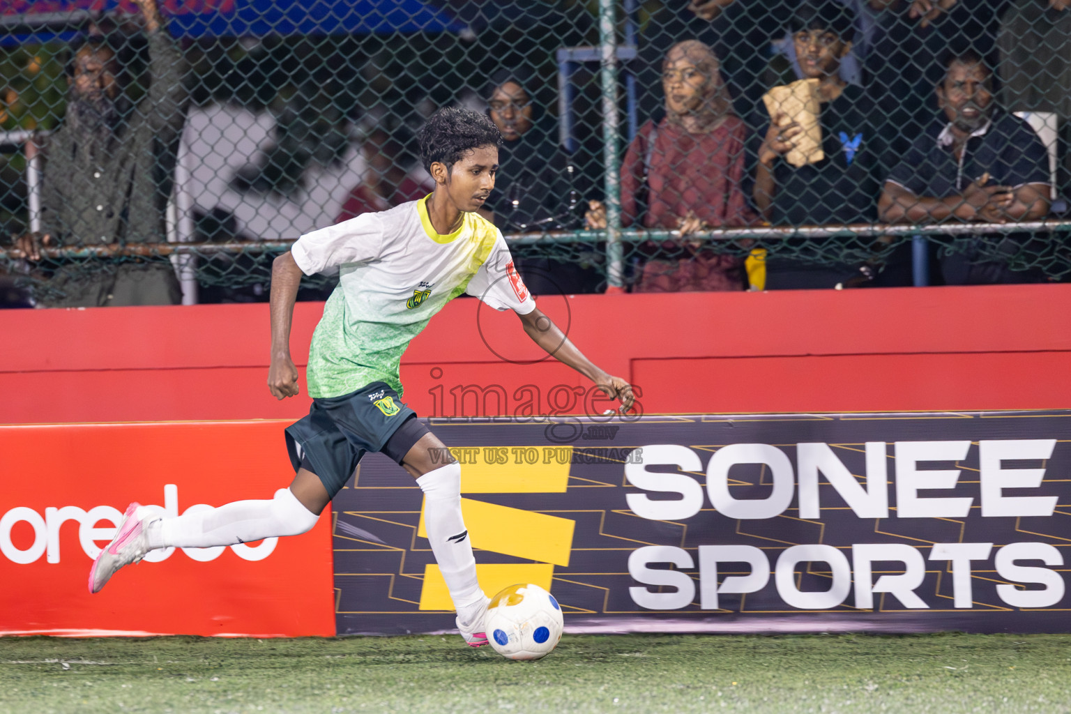 HDh Nellaidhoo vs HDh Vaikaradhoo in Day 9 of Golden Futsal Challenge 2025 was held on Monday, 13th January 2025, in Hulhumale', Maldives
Photos: Ismail Thoriq / images.mv