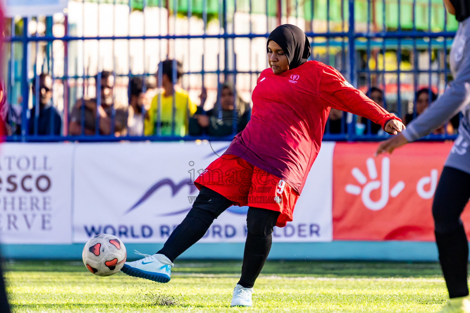 Dhonfan vs Kihaadhoo in Day 4 of Better in Baa Futsal Fiesta 2025 Woman's division held in B. Eydhafushi, Maldives on Sunday, 9th November 2025. Photos: Nausham Waheed / images.mv