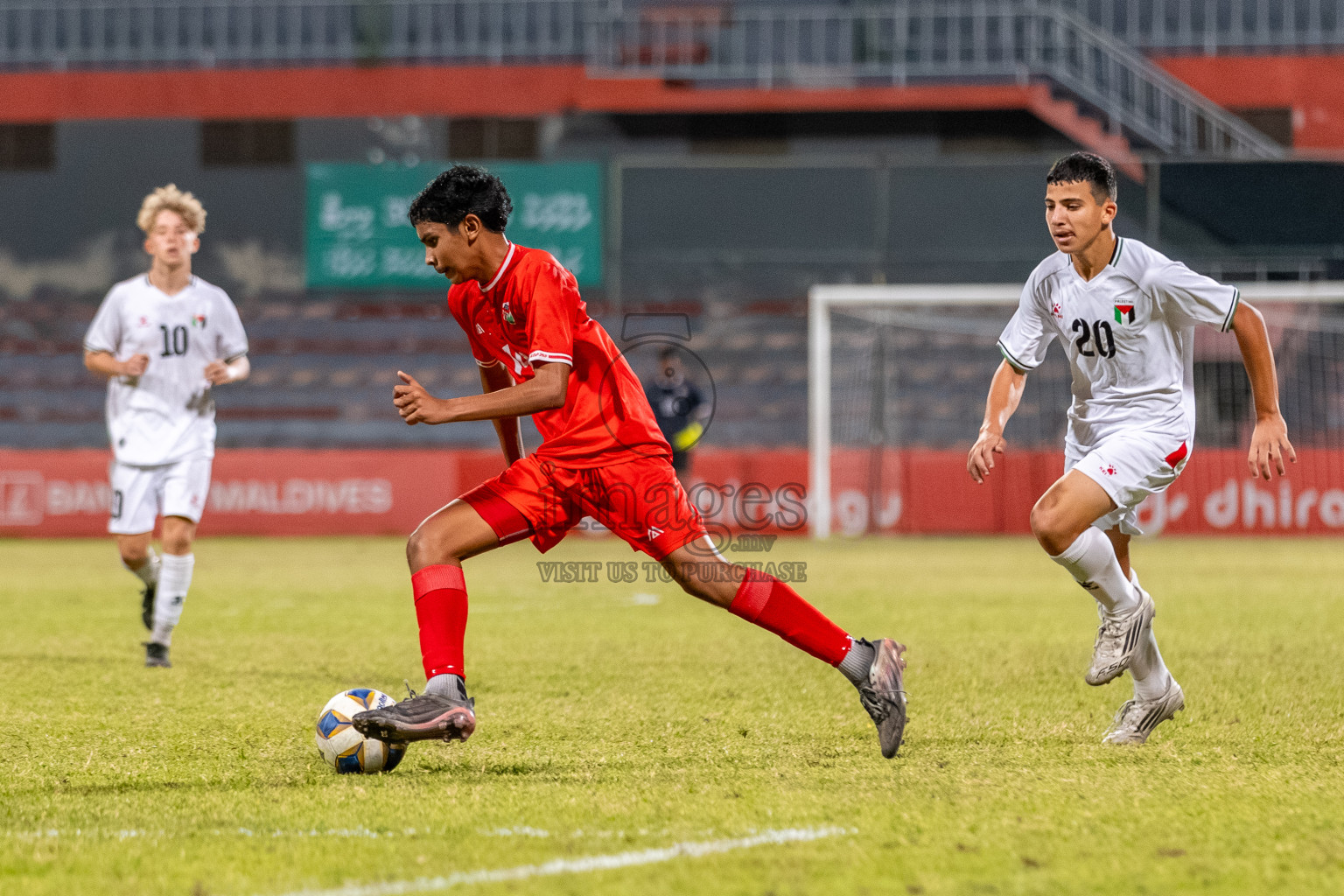 Maldives vs Palestine in an under 17 friendly held in National Football Stadium, Male', Maldives on Thursday, 13 November 2025. 
Photos: Mohamed Mahfooz Moosa / Images.mv