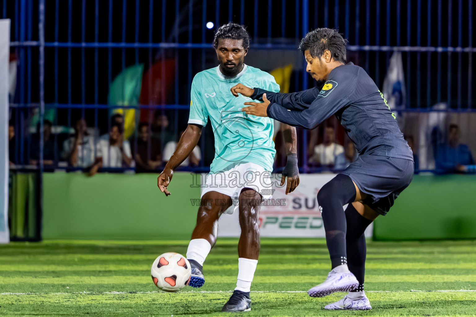 Dhonfan vs Fehendhoo in Day 1 of Better in Baa Futsal Fiesta 2025 Man's division held in B. Eydhafushi, Maldives on Wednesday, 5th November 2025. Photos: Nausham Waheed / images.mv