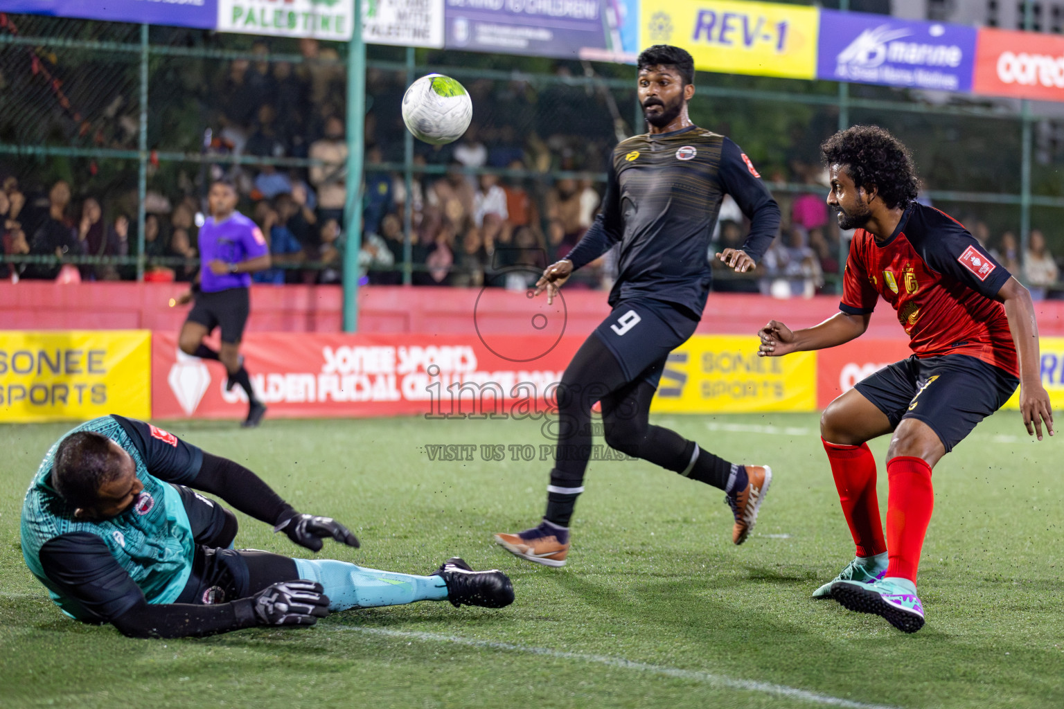 L. Gan VS Th. Omadhoo on Day 35 of Golden Futsal Challenge 2024 was held on Tuesday, 20th February 2024, in Hulhumale', Maldives 
Photos: Hassan Simah, / images.mv