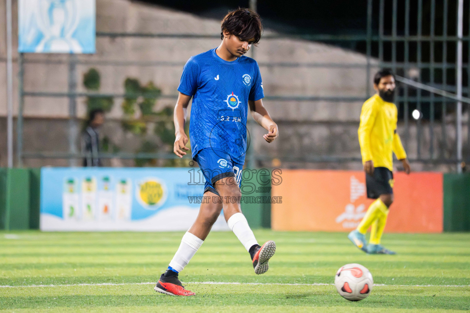Foemathi JR VS Kanmathi SC in Day 3 - Fonadhoo Youth Futsal Challenge 2025 held in Fonadhoo Futsal Stadium, L. Fonadhoo, Maldives on Tuesdat, 28th October 2025 Photos: Arif Rasheed / images.mv