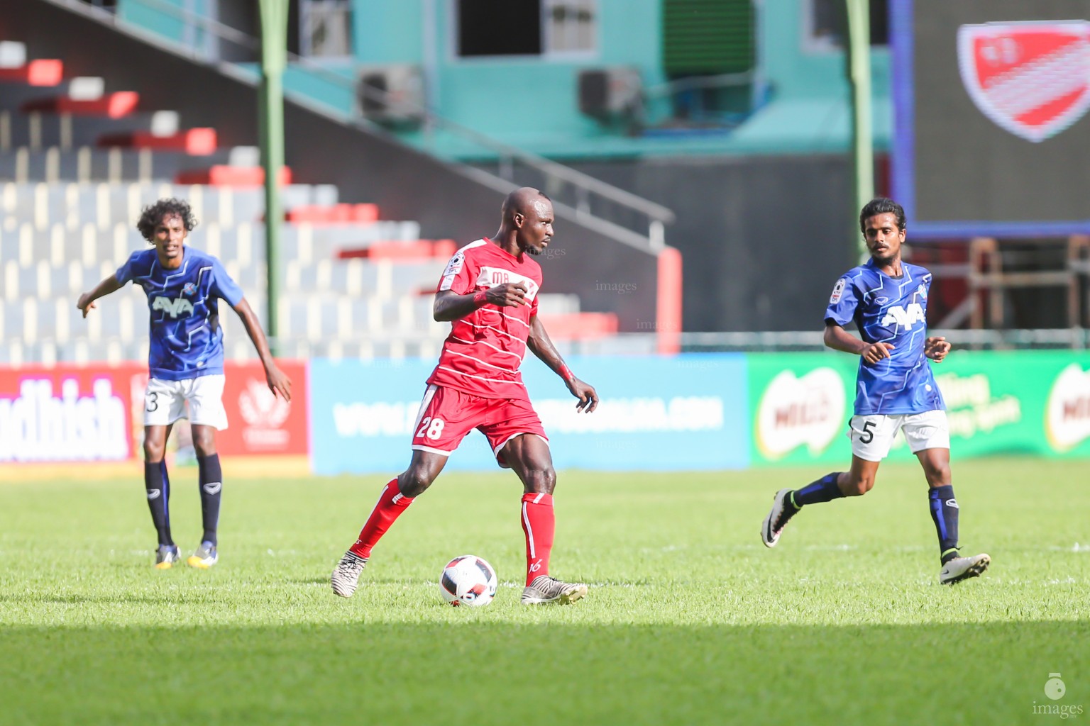 Ooredoo Dhivehi Premier League  AA.Maalhos Vs  DH. Kudahuvadhoo  in Male , Maldives. 2 Sunday, September. 10, 2017.( Images.mv Photo/ Abdulla Abeedh ).