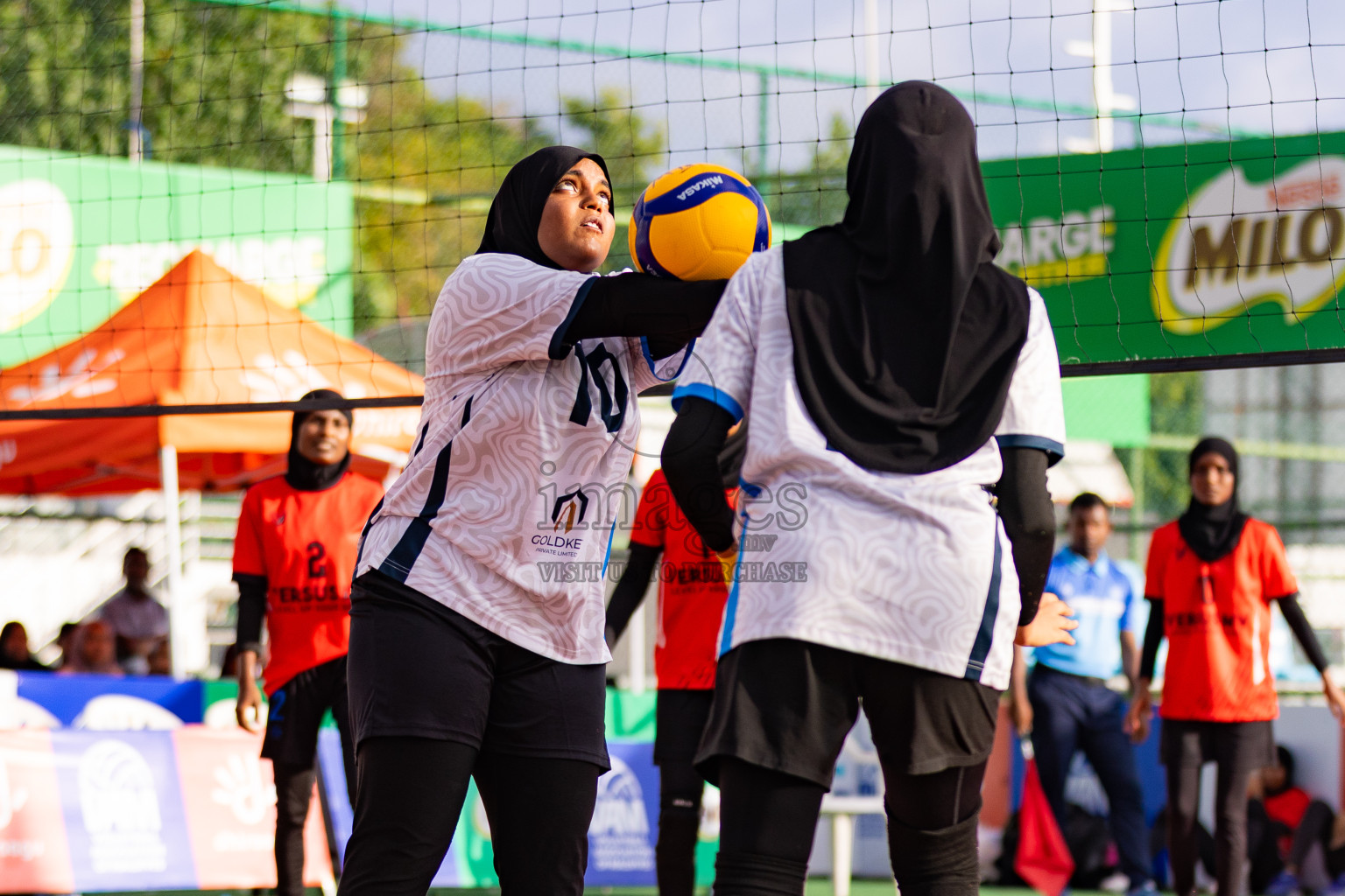 Villigili Z. Jamihyya vs Raajje Volley Club in Semi Finals of Milo National Junior Volleyball Championship 2025 Day 5 was held on Friday, 28th November 2025 at Ekuveni Turf Court Male', Maldives. Photos: Areef Adam / images.mv