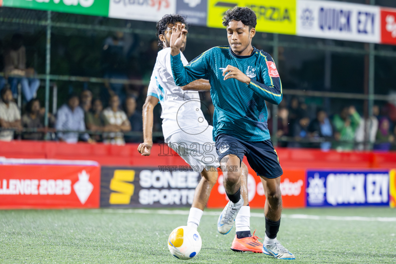 K Thulusdhoo vs K Gulhi in Day 10 of Golden Futsal Challenge 2025 was held on Tuesday, 14th January 2025, in Hulhumale', Maldives Photos: Ismail Thoriq / images.mv