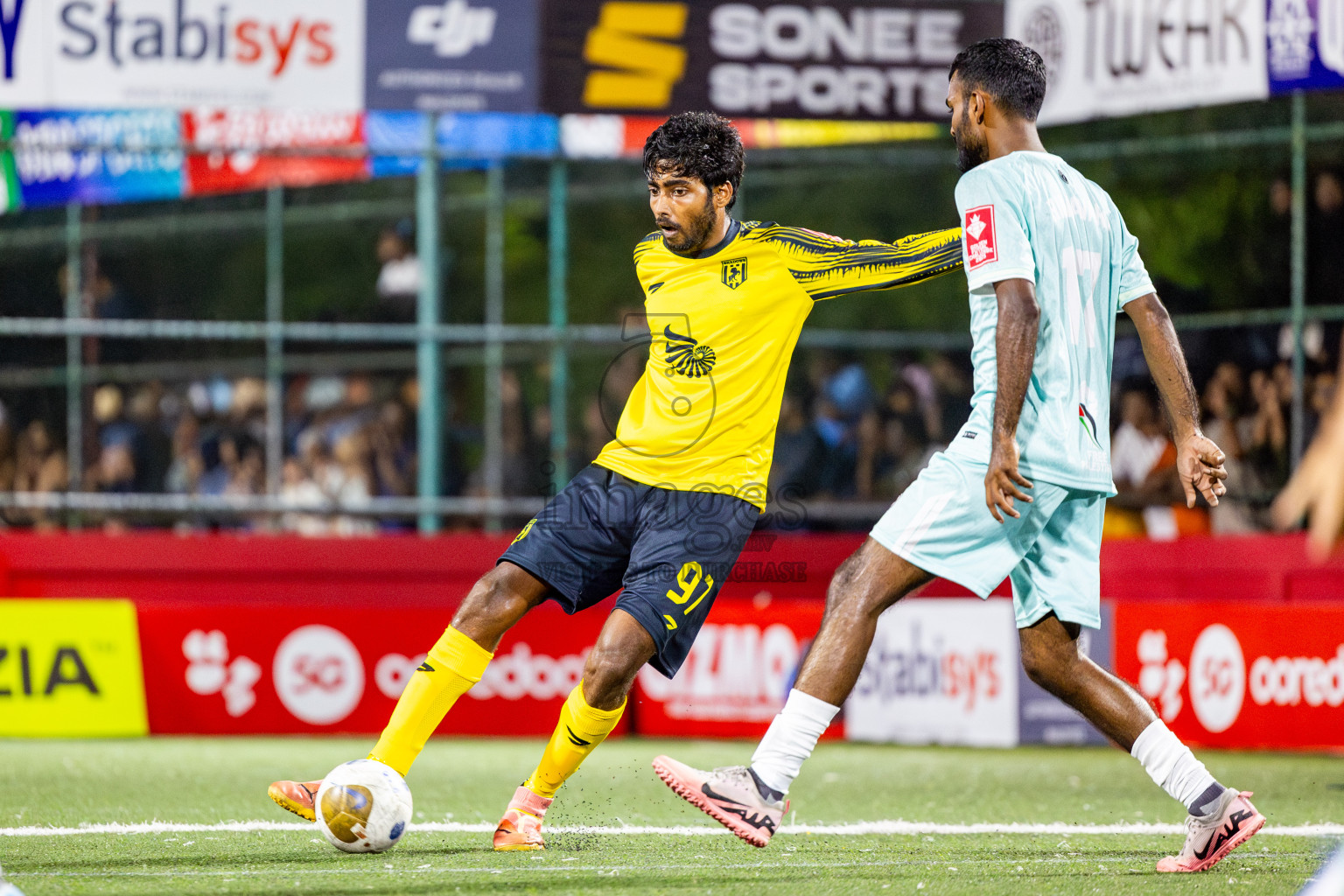 Lh Hinnavaru vs Lh Naifaru in Day 15 of Golden Futsal Challenge 2025 was held on Sunday, 19th January 2025, in Hulhumale', Maldives. Photos: Nausham Waheed / images.mv