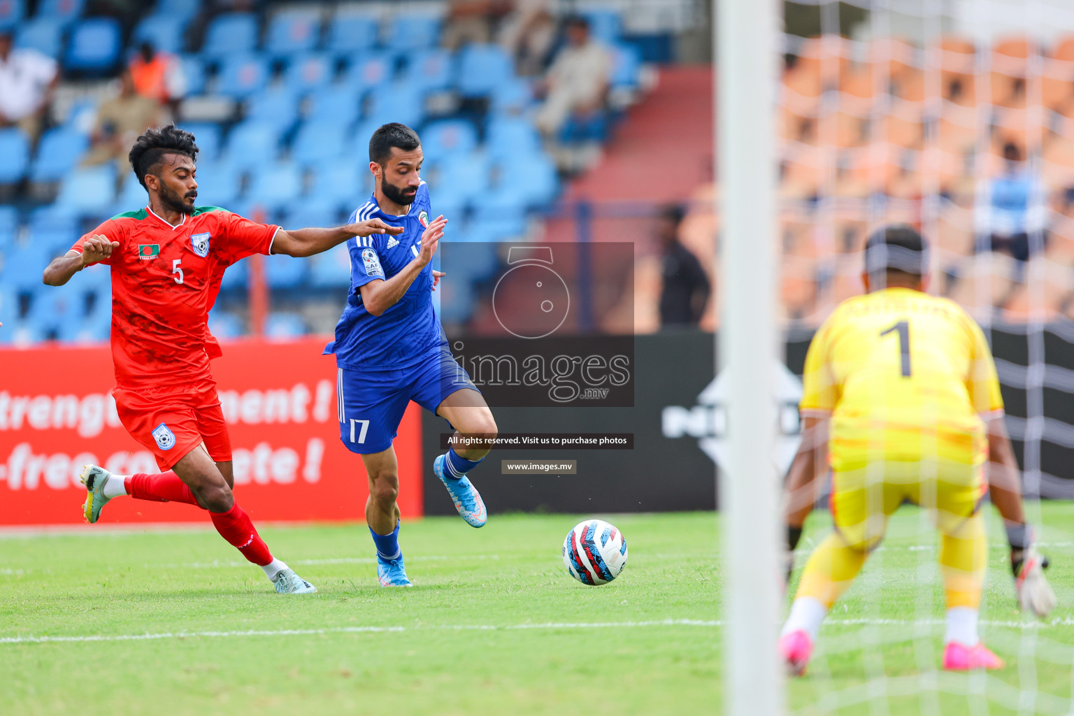 Kuwait vs Bangladesh in the Semi-final of SAFF Championship 2023 held in Sree Kanteerava Stadium, Bengaluru, India, on Saturday, 1st July 2023. Photos: Nausham Waheed, Hassan Simah / images.mv