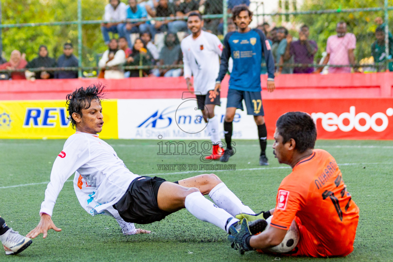 Th. Hirilandhoo VS Th. Guraidhoo in Day 6 of Golden Futsal Challenge 2024 was held on Saturday, 20th January 2024, in Hulhumale', Maldives 
Photos: Hassan Simah / images.mv