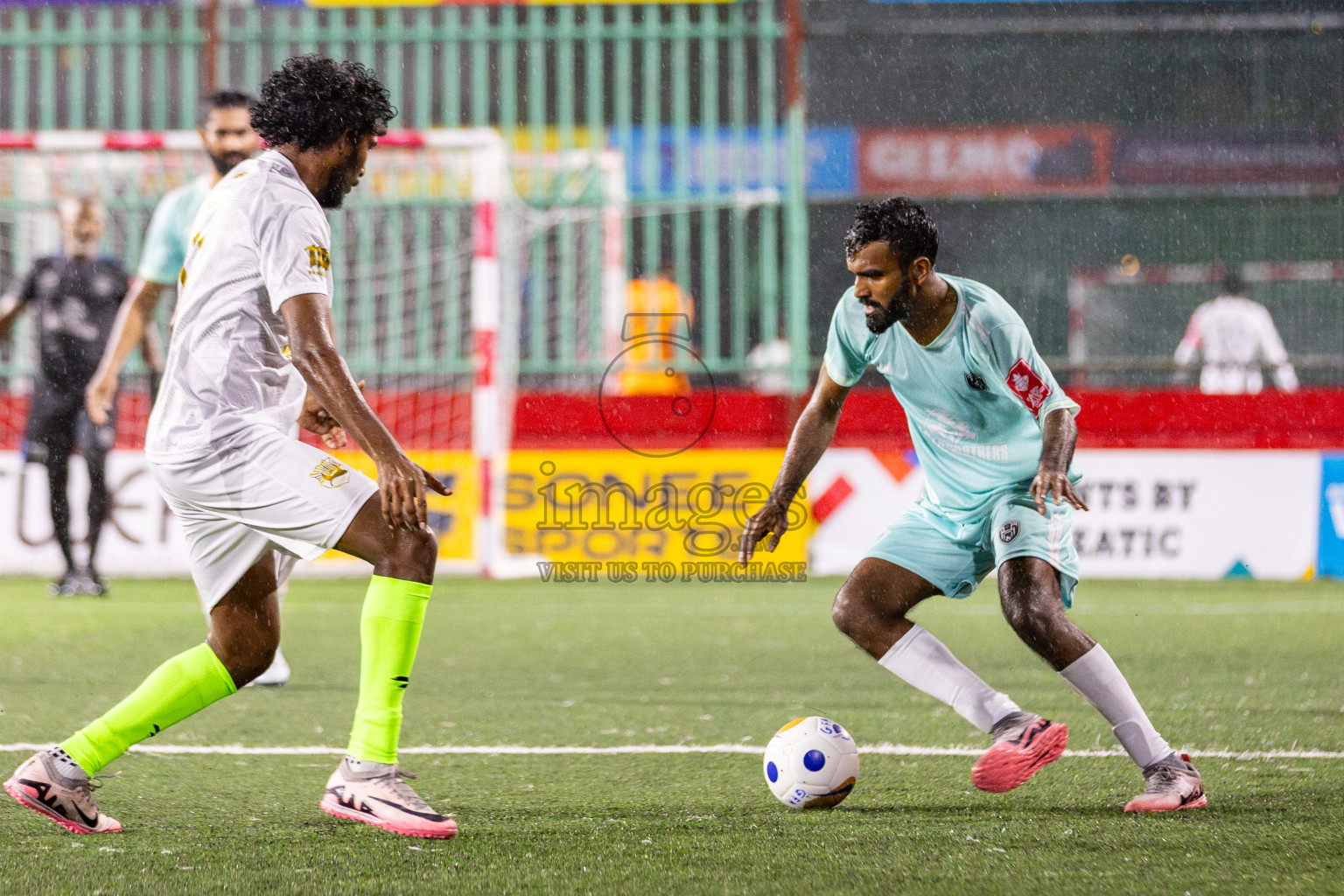 Lh. Hinnavaru VS Lh. Olhuvelifushi on Day 22 of Golden Futsal Challenge 2025 was held on Sunday, 26 January 2025, in Hulhumale', Maldives. 
Photos: Hassan Simah / images.mv