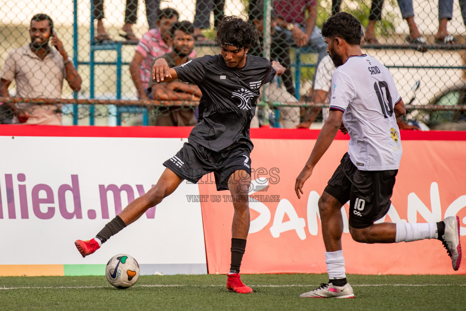 TRADENET VS KULHIVARU VUZARA CLUB in Club Maldives Classic 2024 held in Rehendi Futsal Ground, Hulhumale', Maldives on Friday, 6th September 2024. 
Photos: Hassan Simah / images.mv