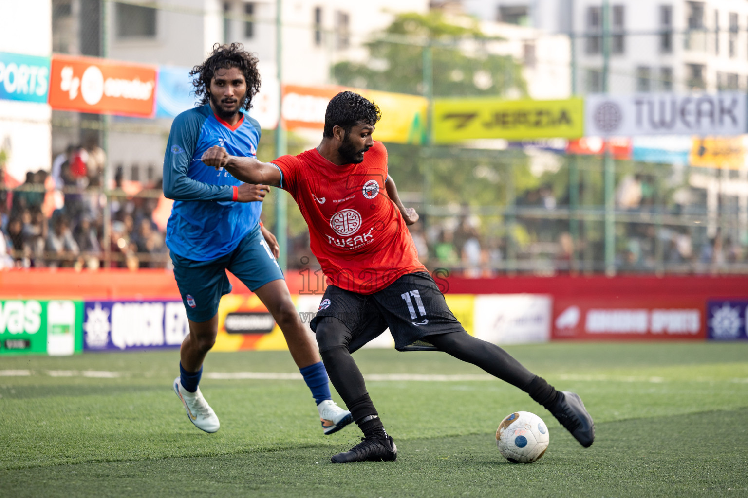 Th Dhiyamigili vs Th Omadhoo in Day 14 of Golden Futsal Challenge 2025 was held on Saturday, 18th January 2025, in Hulhumale', Maldives. 
Photos: Hassan Simah / images.mv