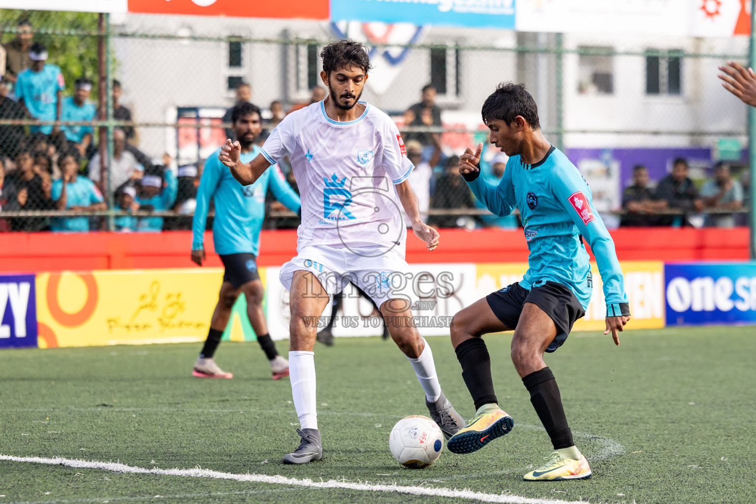 AA. Thoddoo VS AA. Himandhoo in Day 7 of Golden Futsal Challenge 2025 was held on Saturday, 11th January 2025, in Hulhumale', Maldives Photos: Hassan Simah / images.mv