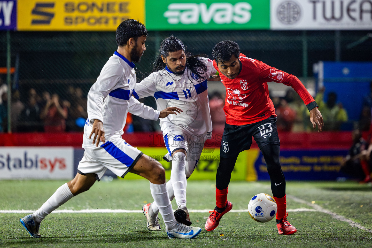 Th Thimarafushi VS Th Veymandoo in Atoll Round Semi-Final on Day 22 of Golden Futsal Challenge 2025 was held on Sunday , 26th January 2025, in Hulhumale', Maldives. Photos: Nausham Waheed / images.mv