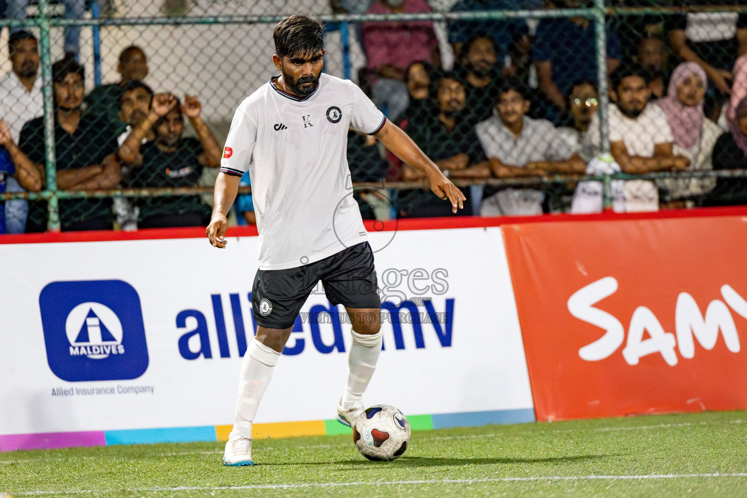 TEAM BADHAHI vs KULHIVARU VUZARA CLUB in the Semi-finals of Club Maldives Classic 2024 held in Rehendi Futsal Ground, Hulhumale', Maldives on Tuesday, 19th September 2024. 
Photos: Ismail Thoriq / images.mv