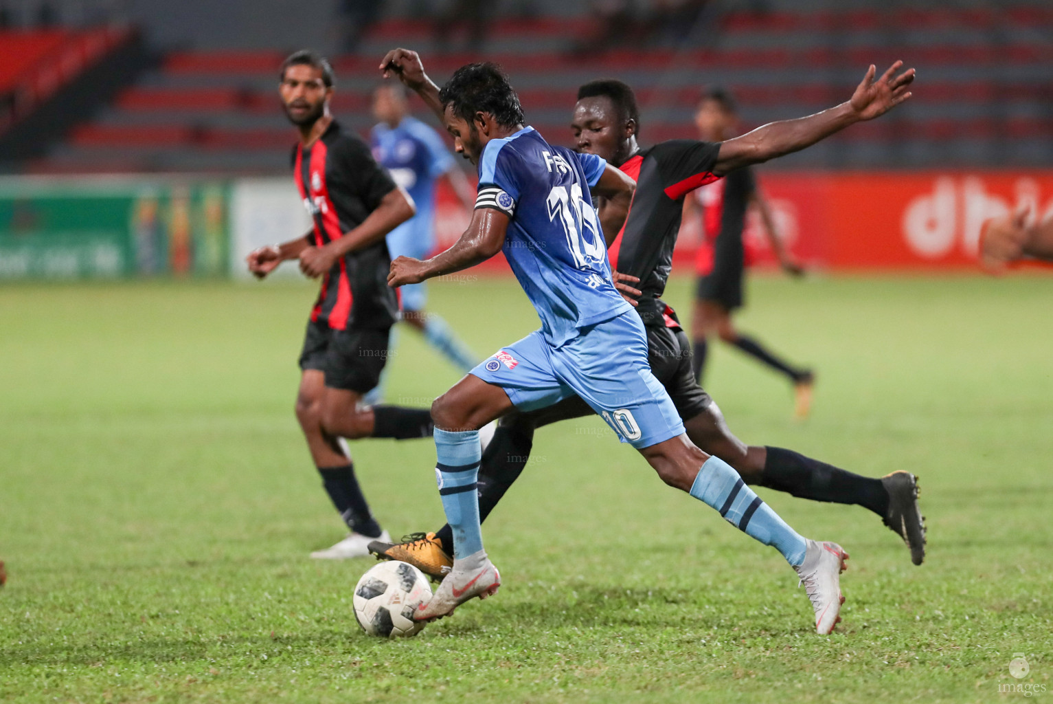 New Radiant SC vs Nilandhoo in Dhiraagu Dhivehi Premier League 2018 in Male, Maldives, Friday, October 12, 2018. (Images.mv Photo/Suadh Abdul Sattar)