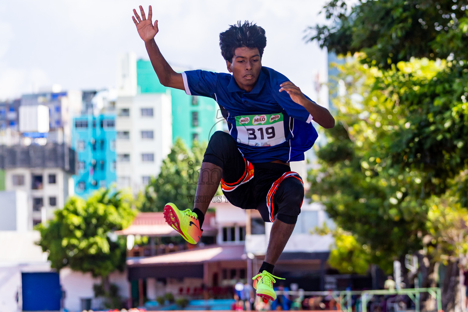 Day 2 of Inter-school Athletics Championship 2025 held in Ekuveni Synthetic Track, Male', Maldives on Tuesday, 07th October 2025. Photos by: Nausham Waheed / Images.mv