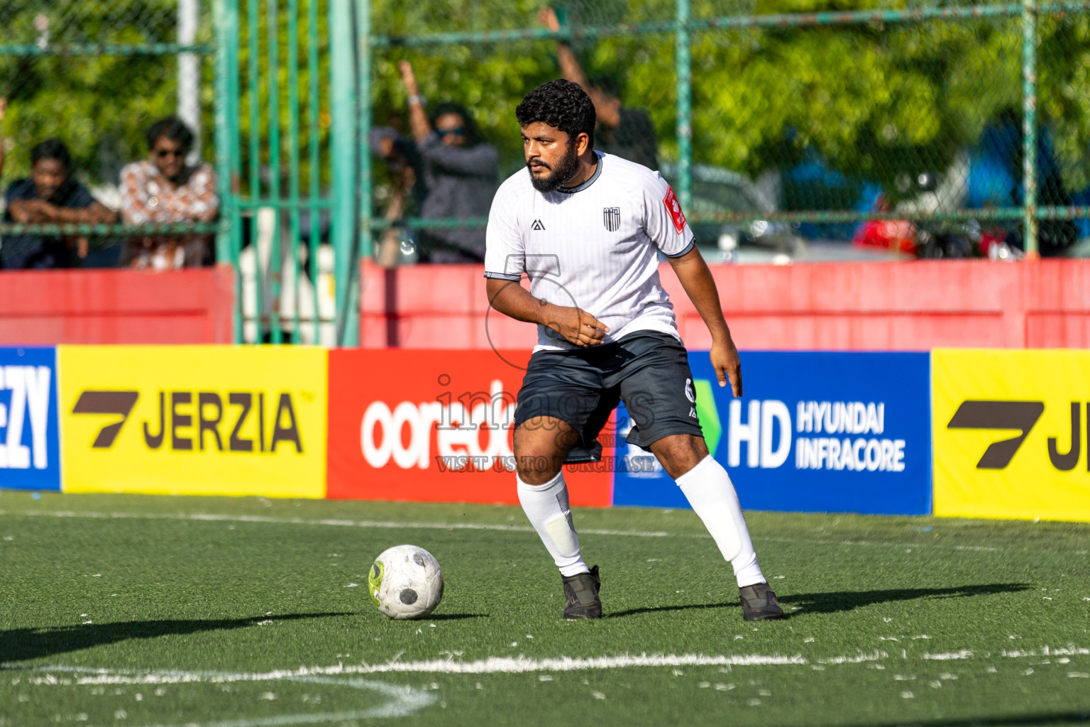 Th. Buruni vs Th. Gaadhiffushi in Day 6 of Golden Futsal Challenge 2024 was held on Saturday, 20th January 2024, in Hulhumale', Maldives 
Photos: Hassan Simah / images.mv