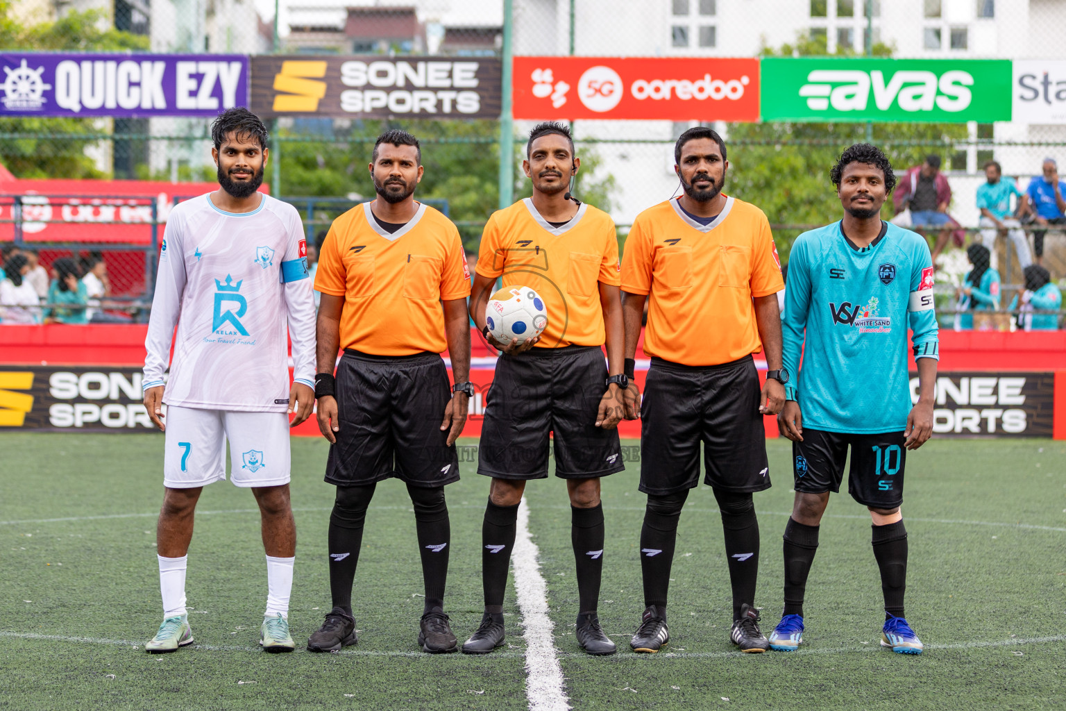 AA. Thoddoo VS AA. Himandhoo in Day 7 of Golden Futsal Challenge 2025 was held on Saturday, 11th January 2025, in Hulhumale', Maldives Photos: Hassan Simah / images.mv