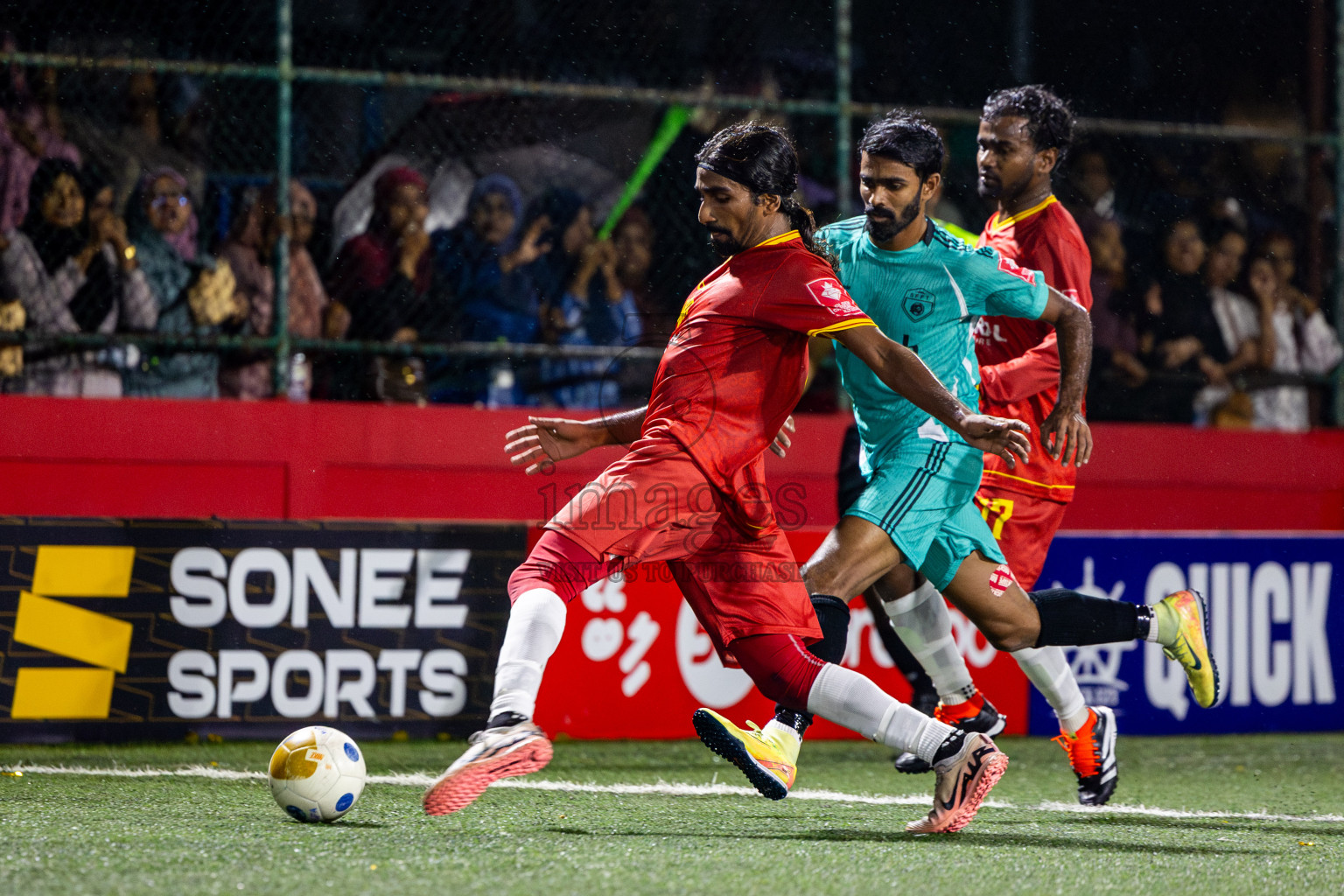 S Feydhoo vs S Meedhoo on Day 20 of Golden Futsal Challenge 2025 was held on Thursday, 23rd January 2025, in Hulhumale', Maldives. Photos: Nausham Waheed / images.mv