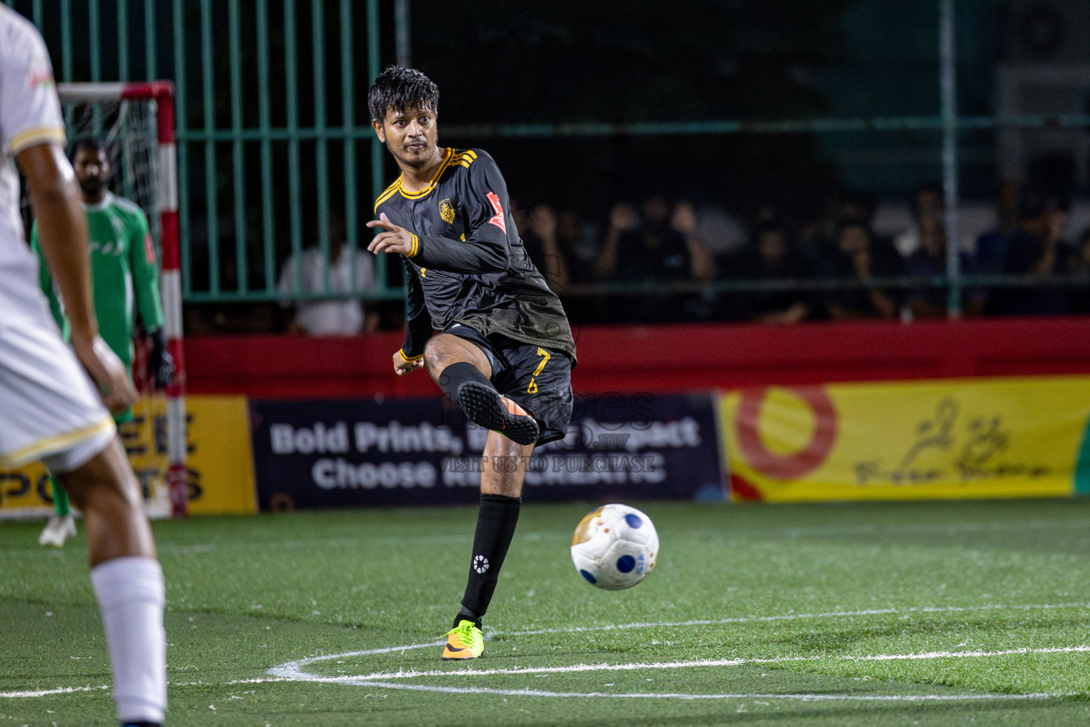 B Fehendhoo VS B Eydhafushi in Day 21 of Golden Futsal Challenge 2025 was held on Saturday, 25 January 2025, in Hulhumale', Maldives. 
Photos: Hassan Simah / images.mv