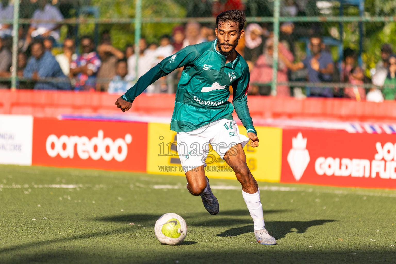 Th. Kinbidhoo vs Th. Vilufushi in Day 6 of Golden Futsal Challenge 2024 was held on Saturday, 20th January 2024, in Hulhumale', Maldives 
Photos: Hassan Simah / images.mv