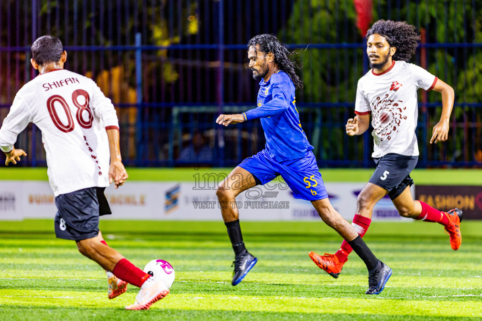 Dhunthari FC vs Friends in Day 6 of Eydhafushi Futsal Cup 2024 was held on Saturday, 13th April 2024, in B Eydhafushi, Maldives Photos: Nausham Waheed / images.mv