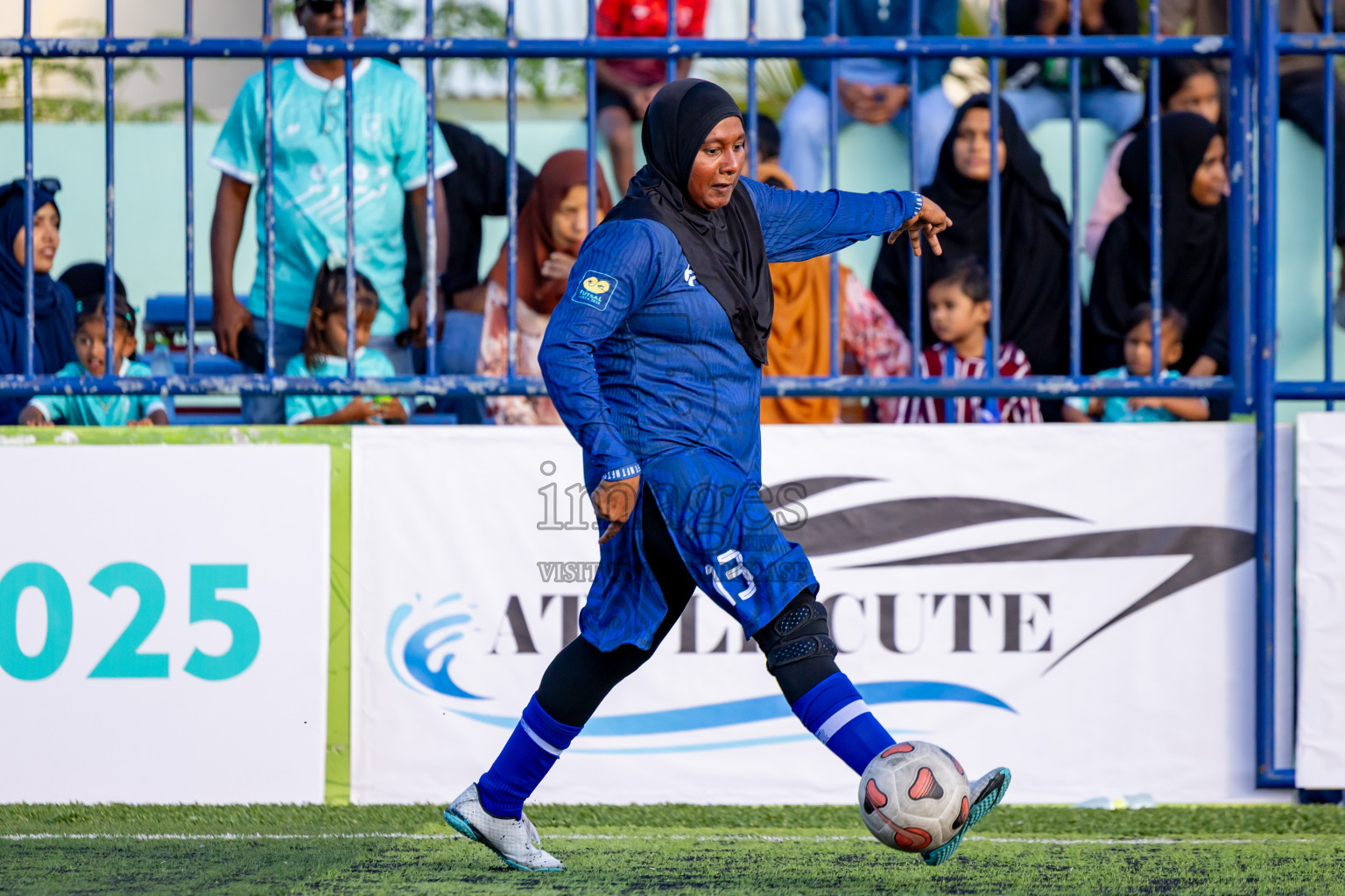 Dhonfanu vs Hithaadhoo in Day 2 of Better in Baa Futsal Fiesta 2025 Woman's division held in B. Eydhafushi, Maldives on Thursday, 6th November 2025. Photos: Nausham Waheed / images.mv