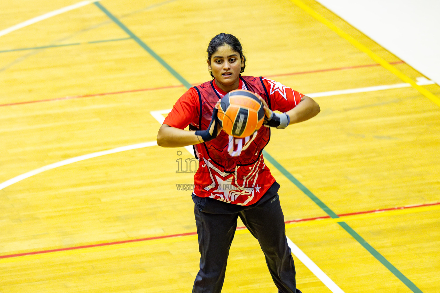 Iskandhar School vs Ghiyasuddin International School in the U15 Finals of Inter-school Netball Tournament held in Social Center at Male', Maldives on Monday, 26th August 2024. Photos: Hassan Simah / images.mv