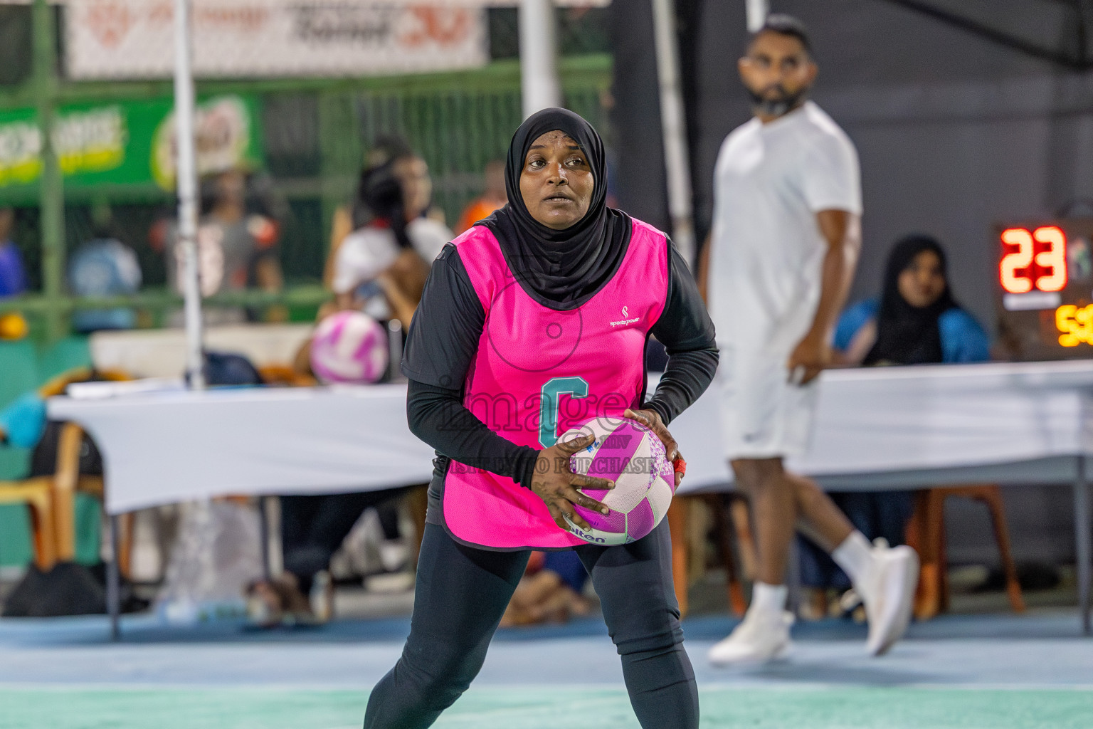 MV Netters vs United Unity Sports Club in Division 2 of of National Netball Tournament 2025 held in Ekuveni Netball Court at Male', Maldives on Thursday, 22nd May 2025. Photos: Mohamed Mahfooz Moosa / images.mv