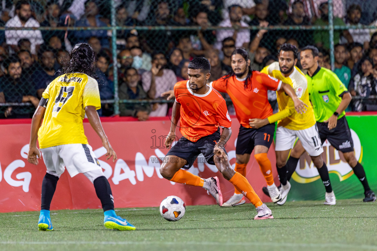 Dhiraagu vs RRC in Quarter Finals of Club Maldives Cup 2024 held in Rehendi Futsal Ground, Hulhumale', Maldives on Friday, 11th October 2024. 
Photos: Ismail Thoriq / images.mv