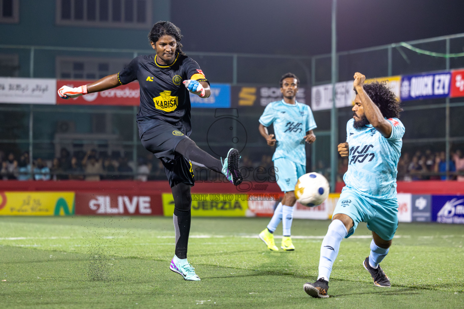 HDg Finey vs HDh Makunudhoo in Day 13 of Golden Futsal Challenge 2025 was held on Friday, 17th January 2025, in Hulhumale', Maldives 
Photos: Hassan Simah / images.mv