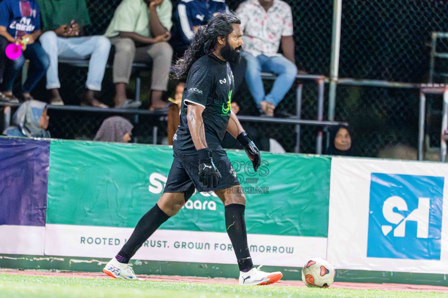 Kanmathi SC VS Kanmathi FC in Day 5 - Fonadhoo Youth Futsal Challenge 2025 held in Fonadhoo Futsal Stadium, L. Fonadhoo, Maldives on Thursday, 30th October 2025 Photos: Arif Rasheed / images.mv