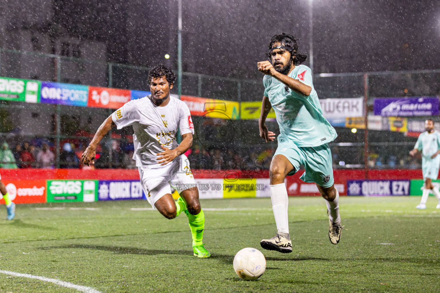 Lh. Hinnavaru VS Lh. Olhuvelifushi on Day 22 of Golden Futsal Challenge 2025 was held on Sunday, 26 January 2025, in Hulhumale', Maldives. 
Photos: Hassan Simah / images.mv