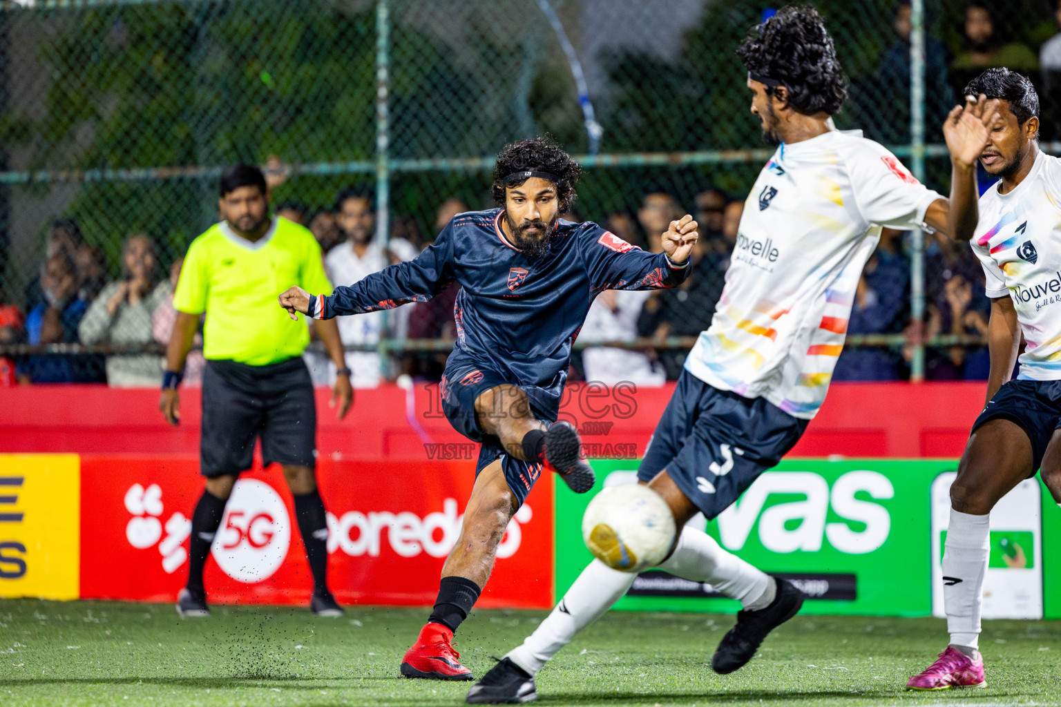 R Inguraidhoo vs Sh Kanditheem in zone round on Day 29 of Golden Futsal Challenge 2025 was held on Sunday , 2nd February 2025, in Hulhumale', Maldives. Photos: Nausham Waheed / images.mv