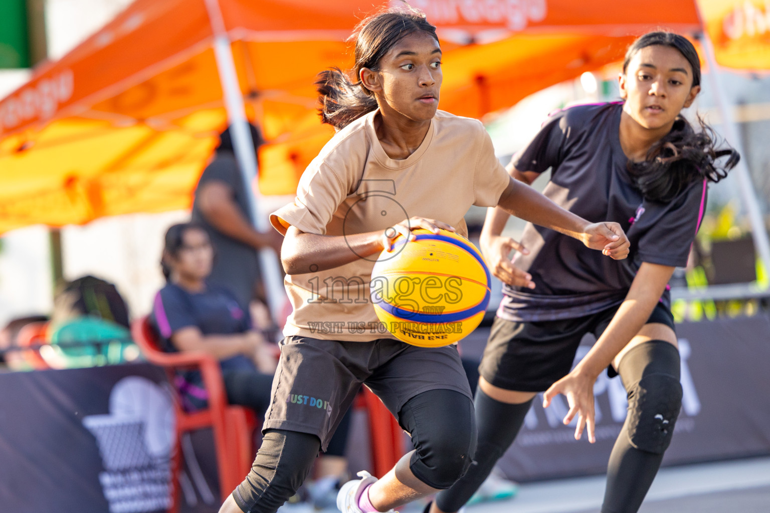 Day 2 of MILO Ramadan 3x3 Challenge 2024 was held in Ekuveni Outdoor Basketball Court at Male', Maldives on Wednesday, 13th March 2024.
Photos: Ismail Thoriq / images.mv