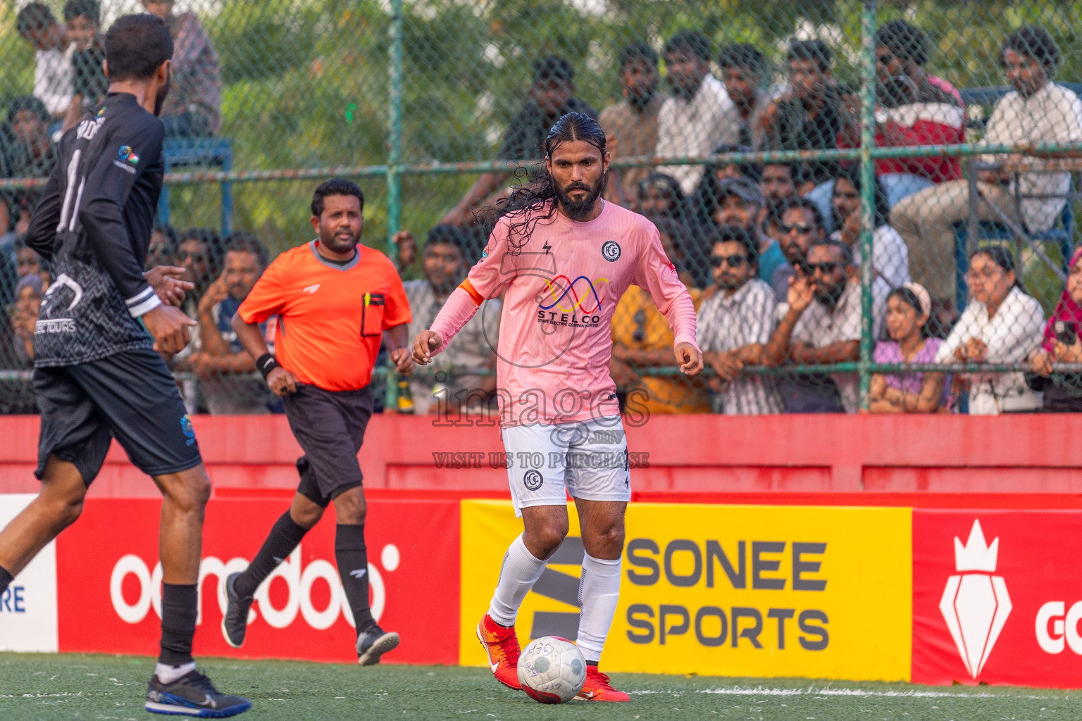 K Dhiffushi vs K Gulhi in Day 19 of Golden Futsal Challenge 2024 was held on Friday, 2nd February 2024, in Hulhumale', Maldives
Photos: Ismail Thoriq / images.mv