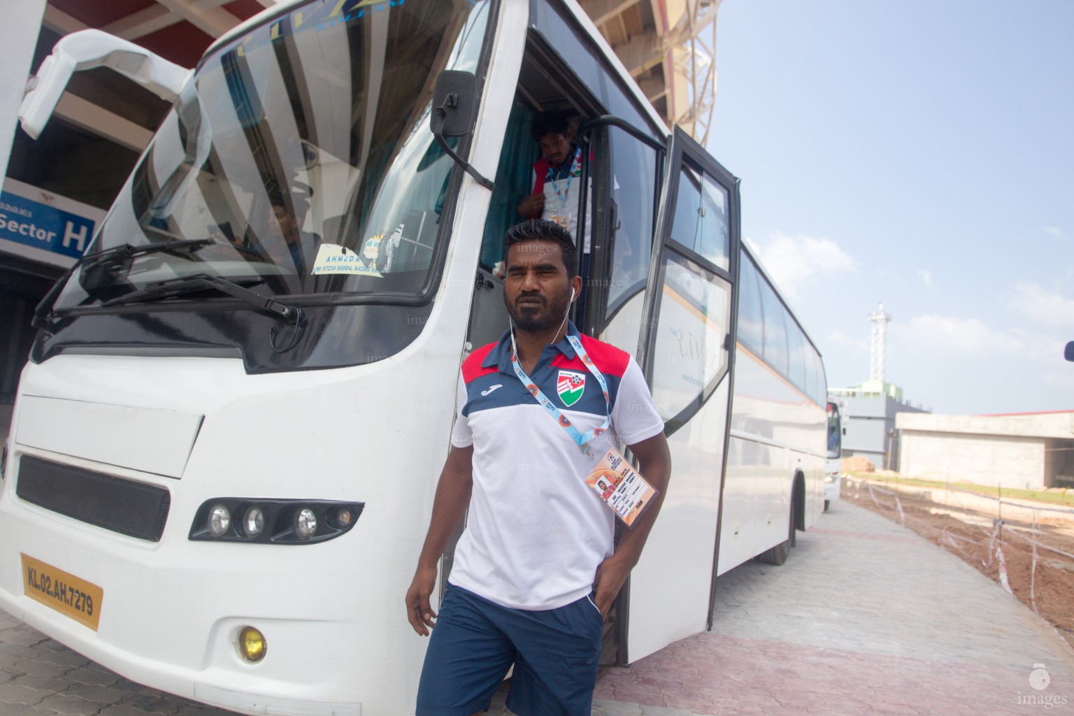 Players of Maldives and Bhutan arrive for their match in SAFF Suzuki Cup in Thiruvananthapuram, India, Wednesday, December. 24, 2015.  (Images.mv Photo/ Hussain Sinan).