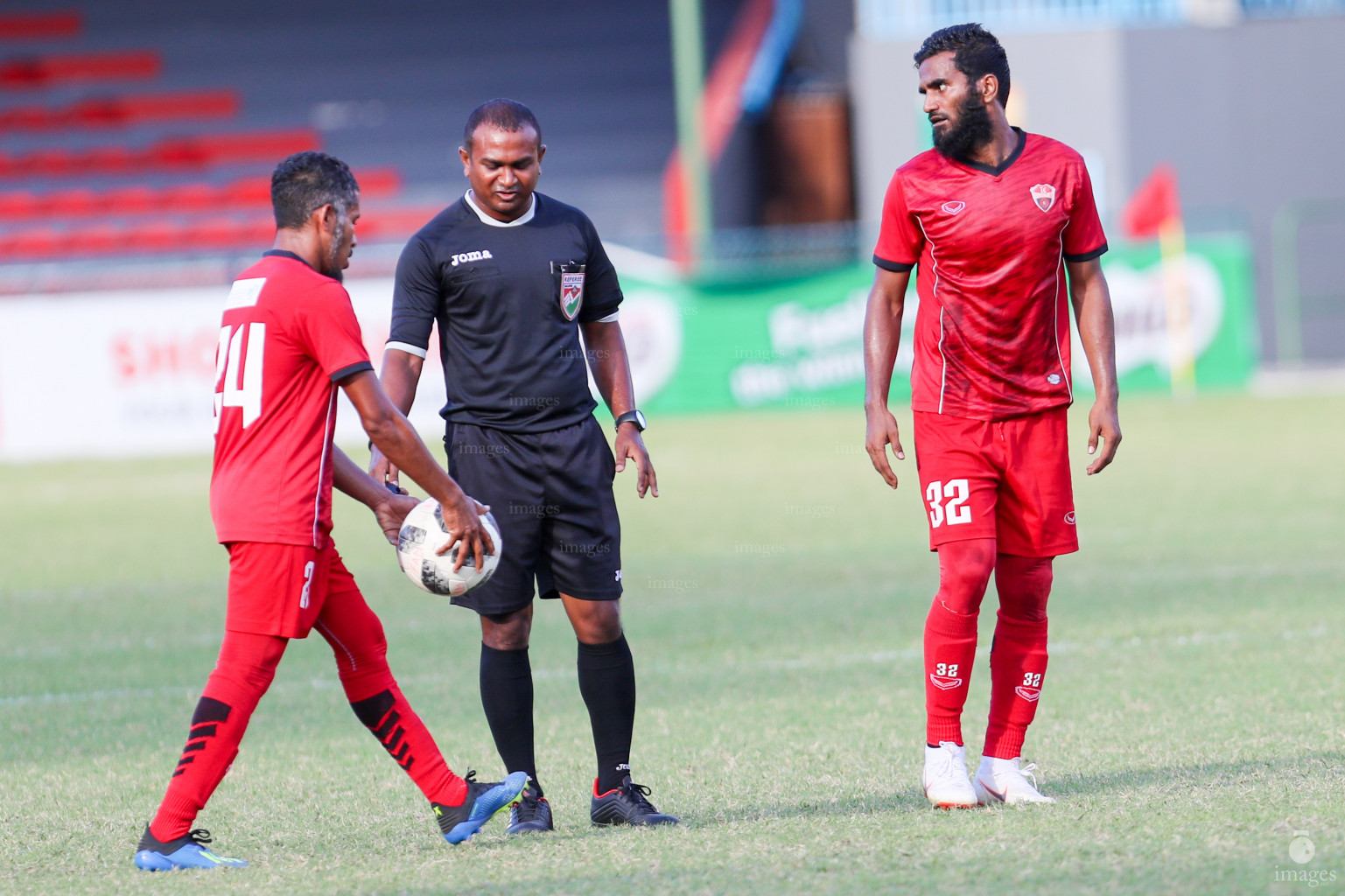 TC Sports Club vs Victory Sports Club in Dhiraagu Dhivehi Premier League 2018 in Male, Maldives, Monday  October 22, 2018. (Images.mv Photo/Suadh Abdul Sattar)