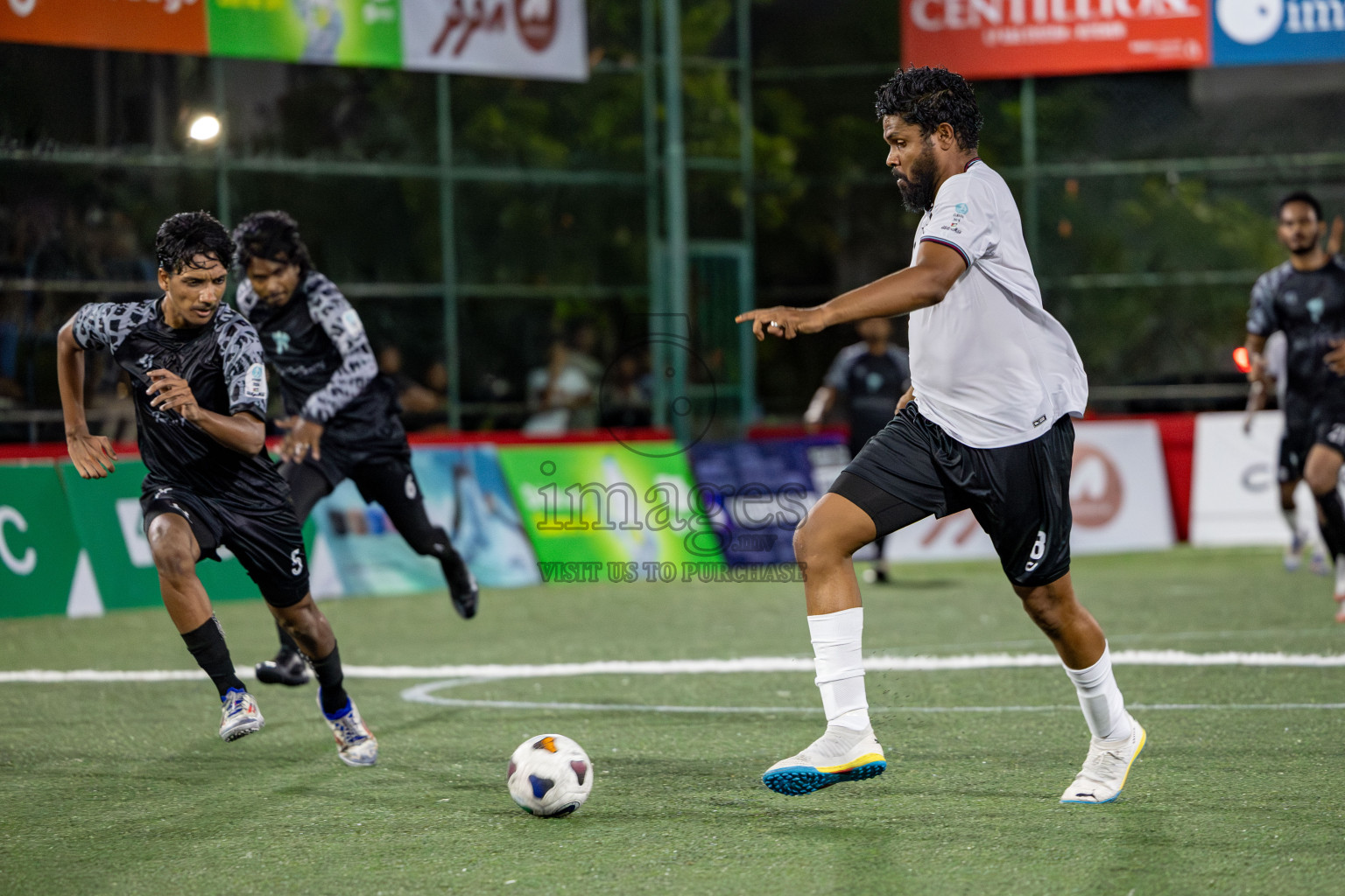 DHAAKHILY CLUB vs KULHIVARU VUZARA CLUB in Club Maldives Classic 2024 held in Rehendi Futsal Ground, Hulhumale', Maldives on Thursday, 12th September 2024. 
Photos: Hassan Simah / images.mv