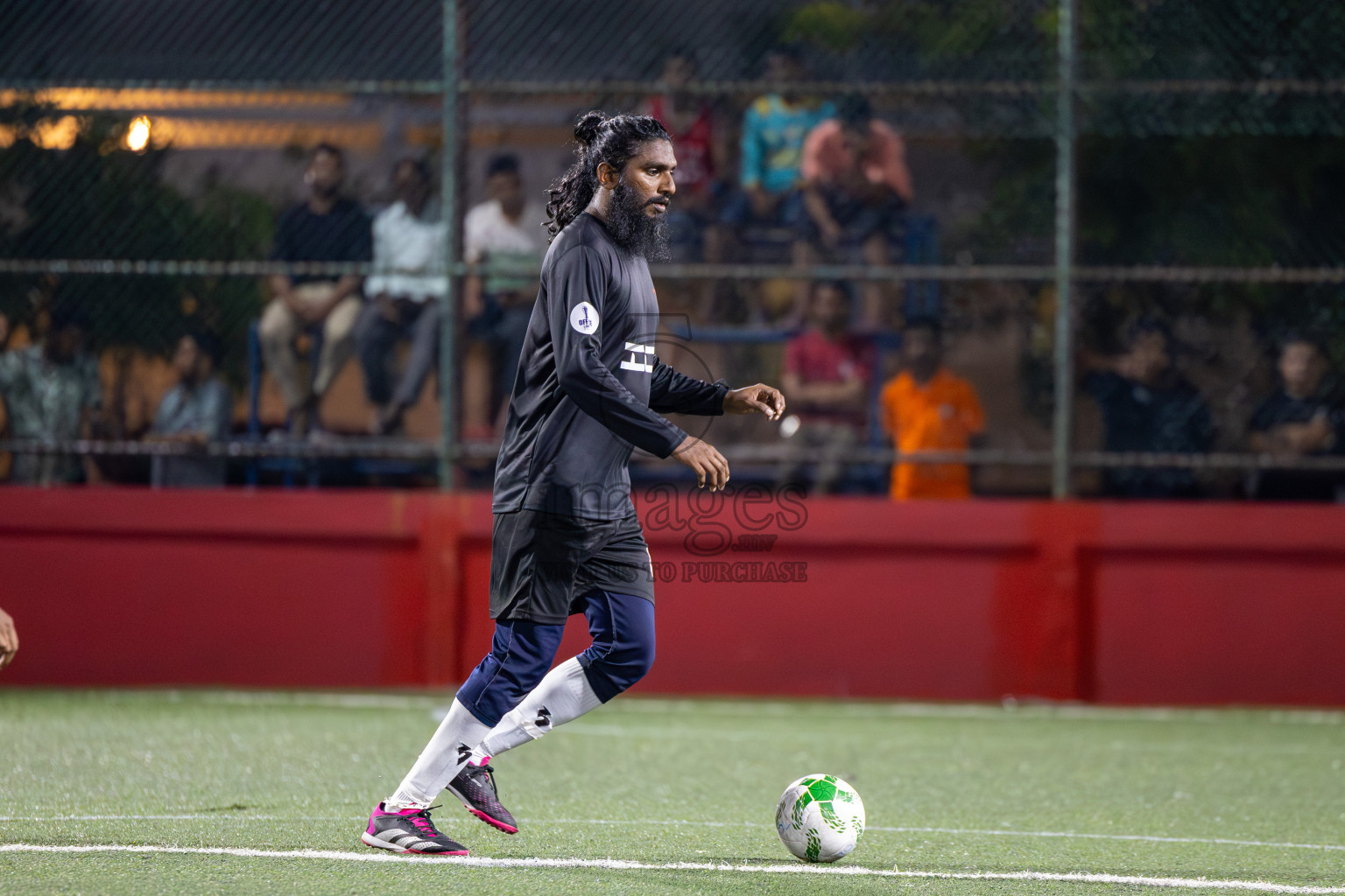 Sheesha vs Roseware in Day 1 of Office League 2025 was held on Wednesday, 16th April 2025 in Hulhumale', Maldives.
Photos: Ismail Thoriq / images.mv