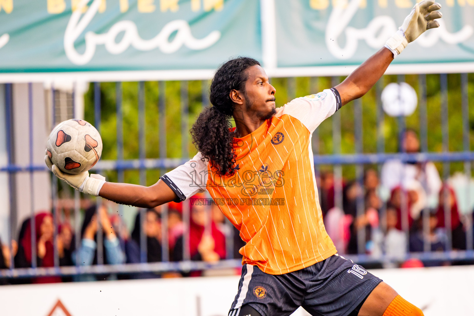 Thulhaadhoo vs Fehendhoo in Quater Finals of Better in Baa Futsal Fiesta 2025 Men's division held in B. Eydhafushi, Maldives on Thursday, 13th November 2025. Photos: Nausham Waheed / images.mv
