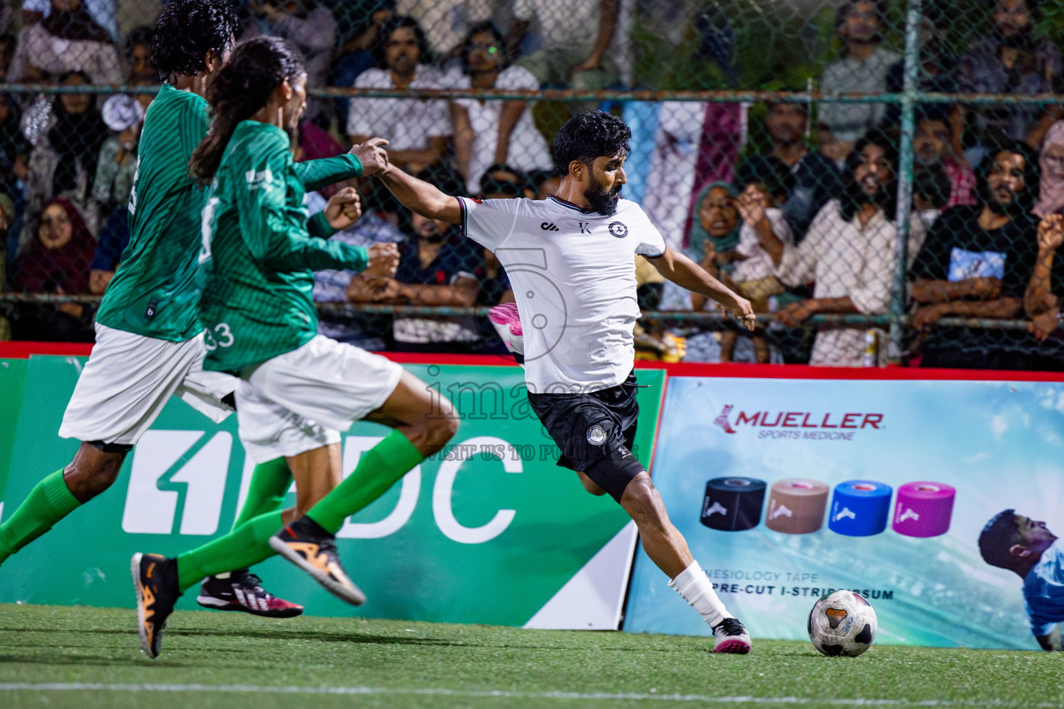 TEAM BADHAHI vs KULHIVARU VUZARA CLUB in the Semi-finals of Club Maldives Classic 2024 held in Rehendi Futsal Ground, Hulhumale', Maldives on Tuesday, 19th September 2024. 
Photos: Nausham Waheed / images.mv