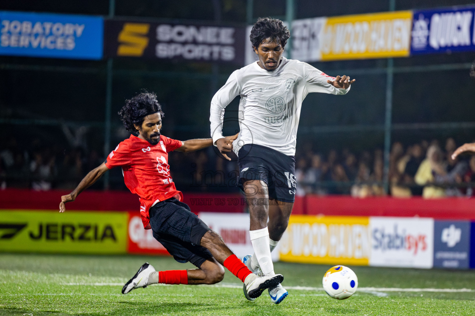 Th Omadhoo vs Th Thimarafushi in Day 18 of Golden Futsal Challenge 2025 was held on Wednesday, 22nd January 2025, in Hulhumale', Maldives. Photos: Nausham Waheed / images.mv