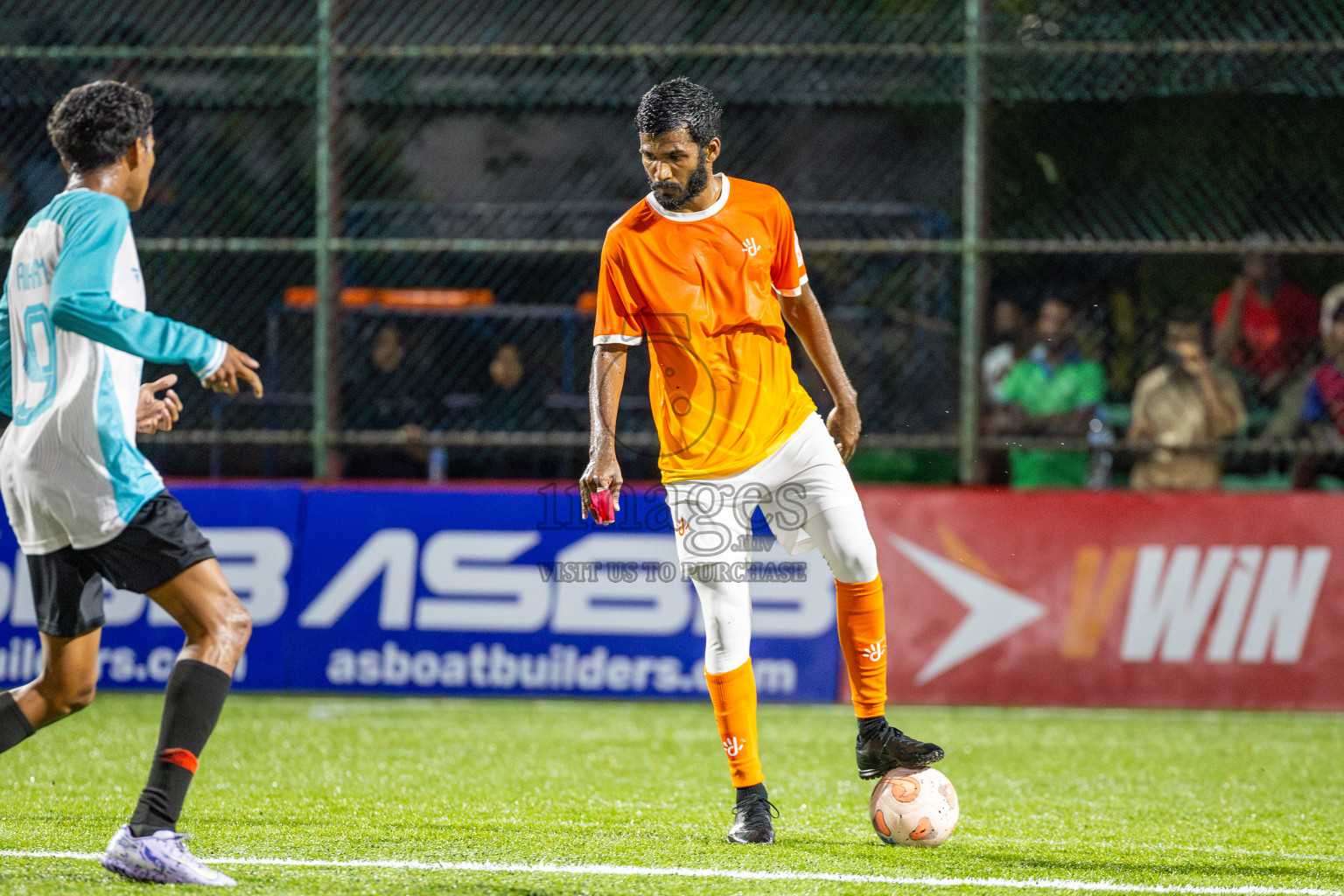 Dhiraagu vs Police Club in Day 9 of Club Maldives Cup 2025 was held in Rehendhi Futsal Ground, Hulhumale', Maldives on Thursday, 9th October 2025. 
Photos: Ismail Thoriq / images.mv