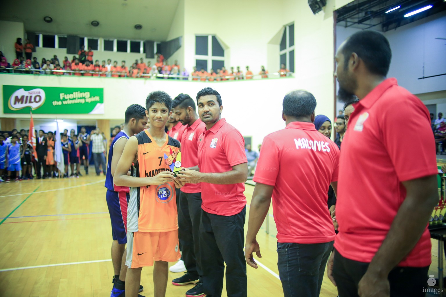 Inter school basketball finals between Imaaduddeen School and Majeedhiyya School in Male', Maldives, Wednesday, April 26, 2017. (Images.mv Photo/ Hussain Sinan). 