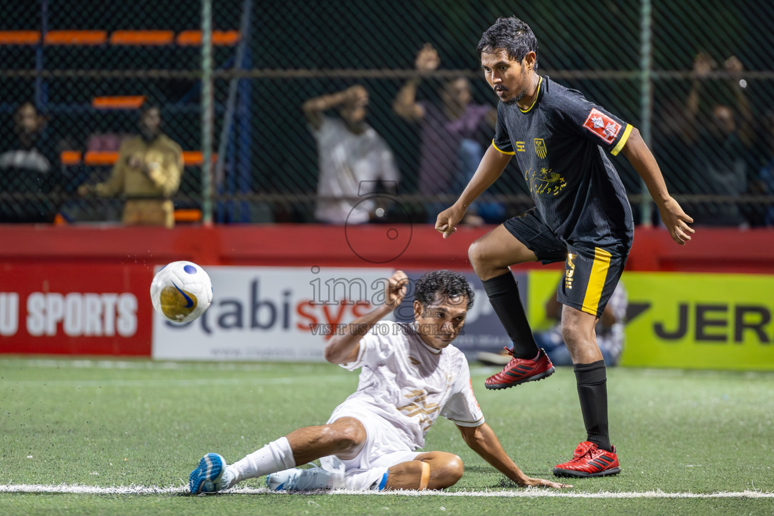 HDh Nolhivaranfaru vs HDh Makunudhoo in Day 1 of Golden Futsal Challenge 2025 on Sunday, 5th January 2025, in Hulhumale', Maldives
Photos: Ismail Thoriq / images.mv