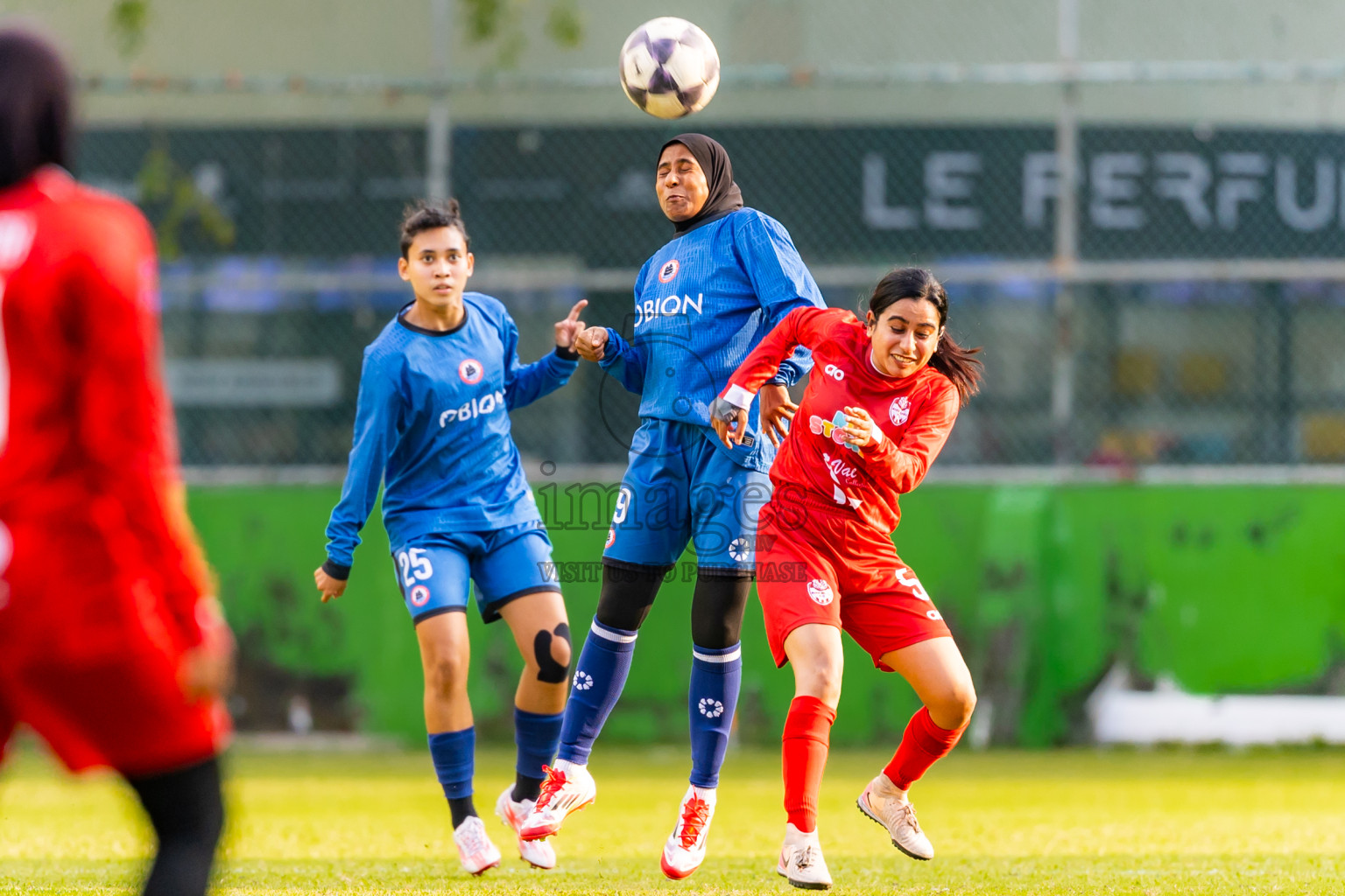 Biss Buru Sports Club vs Odi Sports Club in FAM Women’s League 2025 held in Henveiru Football ground, Male', Maldives on Wednesday, 10th December 2025. Photos: Nausham Waheed / Images.mv