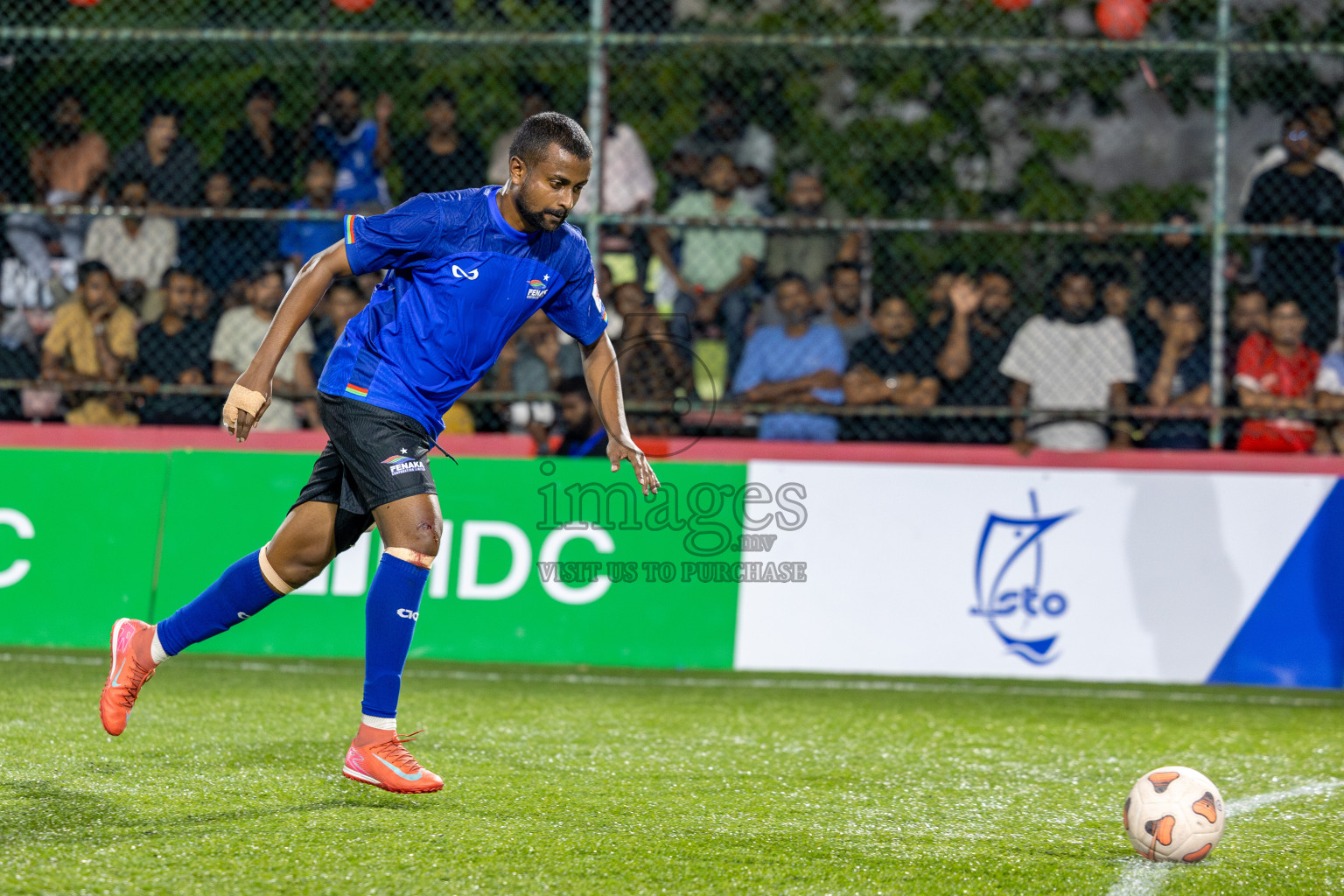 Fenaka vs Police Club in Day 14 of Club Maldives Cup 2025 was held in Rehendhi Futsal Ground, Hulhumale', Maldives on Tuesday, 14th October 2025. Photos: Ismail Thoriq / images.mv
